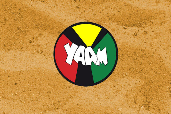 Das Logo von YAAM. Gelb, Rot und Grünes Peace Zeichen und Y