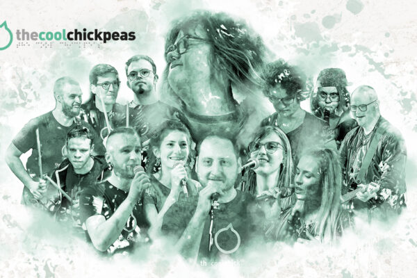 Als schwarz weiß Zeichnung verfremdetes Foto von den vielen und vielfältigen Mitgliedern der Band