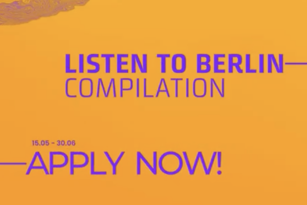 Orangene Fläche mit Schrift "Listen to Berlin Compilation - Apply now - bis 30.6. Dazu Logo der Berlin Music Commission