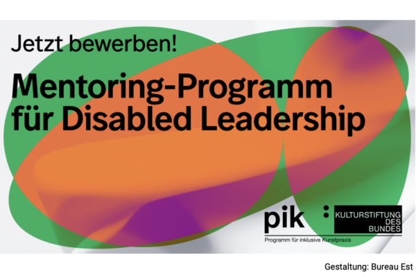 Bunte Tragik im Hintergrund, davor Schrift: "Jetzt bewerben! Mentoring.Programm für Disabled Leadership". Dazu Logos von pik und Kulturstiftung des Bundes.